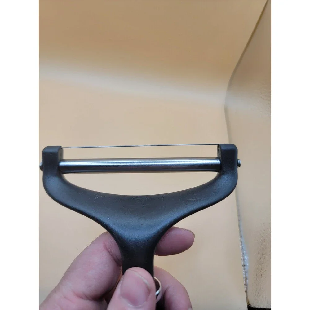 Farberware Cheese Slicer Wire Cutter w Roller Bar Lg 7.5”X 5” Black.